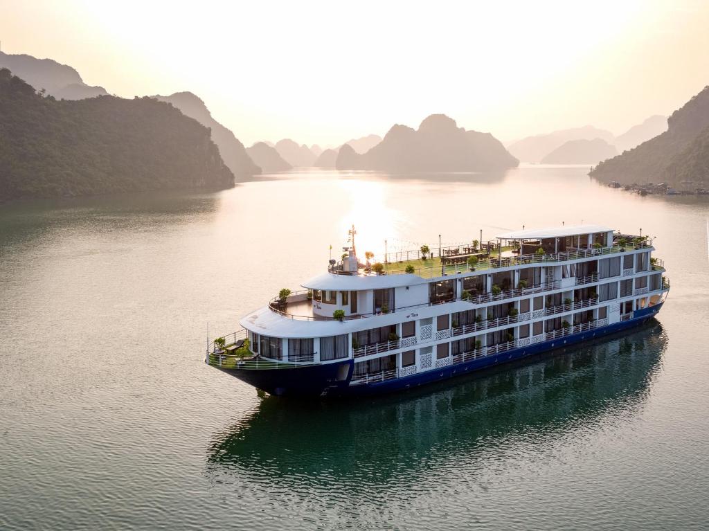 Du Thuyền Mon Cheri Lan Ha Bay 2 Ngày 1 Đêm