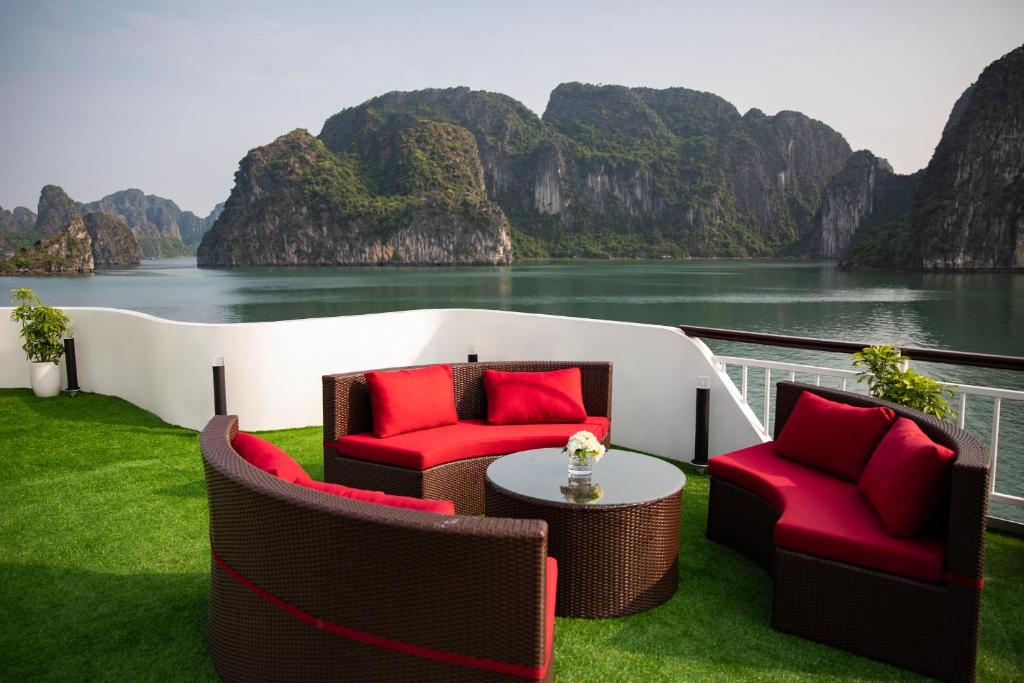 Tour Du Thuyền Dora Cruise 2 Ngày 1 Đêm