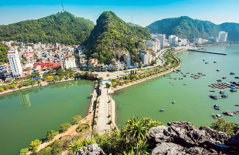 Tour Cát Bà 1 Ngày Từ Hà Nội | Vịnh Lan Hạ – Kayak Hang Sáng Tối | Giá Tốt 2026