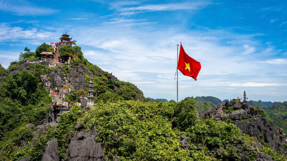 Tour Ninh Bình 1 Ngày: Bái Đính – Tràng An – Hang Múa Trọn Gói